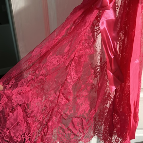 Gorgeous hot pink lace robe! - Picture 2 of 4